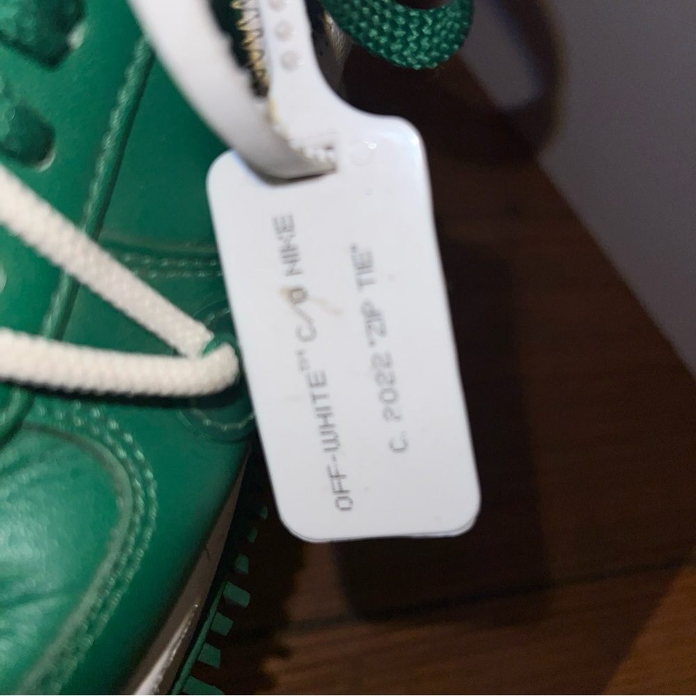 Nike - Picture 3 of 5